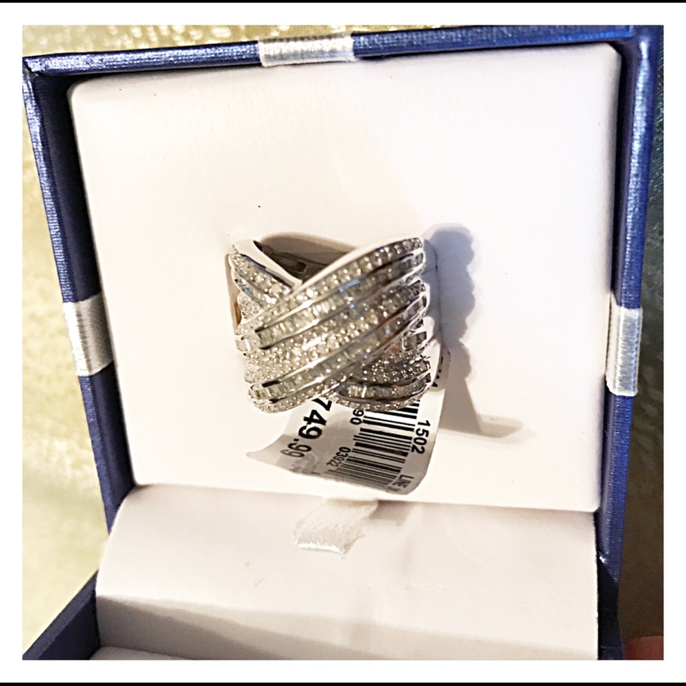 SS Diamond Ring - Picture 14 of 16